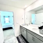 Holiday home Spacious 4-bedroom House,6beds With Office Space Charlotte