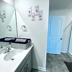 Spacious 4-bedroom House,6beds With Office Space * Charlotte