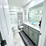 Spacious 4-bedroom House,6beds With Office Space Holiday home *
