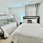 Spacious 4-bedroom House,6beds With Office Space Holiday home