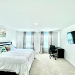 Spacious 4-bedroom House,6beds With Office Space * Charlotte