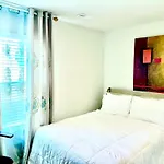 Spacious 4-bedroom House,6beds With Office Space Holiday home *