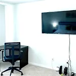 Spacious 4-bedroom House,6beds With Office Space Charlotte