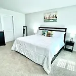 Spacious 4-bedroom House,6beds With Office Space Holiday home