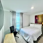 Holiday home Spacious 4-bedroom House,6beds With Office Space *