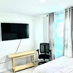 Spacious 4-bedroom House,6beds With Office Space Holiday home
