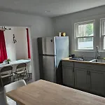 Holiday home Private Single Level Standalone House Large Lot - 3 Bedrooms