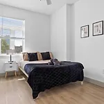 Carolina Cove - Free Parking, Spacious, Views Apartment *