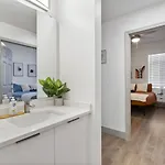 Cozy Charm - Spacious, Parking, Balcony, Gym * Charlotte