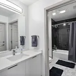 Apartment Cozy Charm - Spacious, Parking, Balcony, Gym