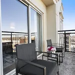 Apartment Cozy Charm - Spacious, Parking, Balcony, Gym Charlotte