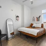 Cozy Charm - Spacious, Parking, Balcony, Gym * Charlotte