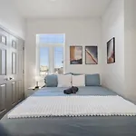 Cozy Charm - Spacious, Parking, Balcony, Gym Apartment