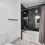 Apartment Cozy Charm - Spacious, Parking, Balcony, Gym