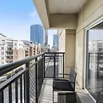 Cozy Charm - Spacious, Parking, Balcony, Gym Apartment *