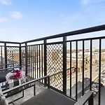 Cozy Charm - Spacious, Parking, Balcony, Gym Charlotte