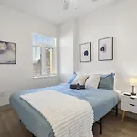 Cozy Charm - Spacious, Parking, Balcony, Gym * Charlotte