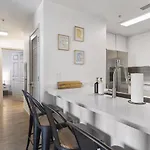 Apartment Cozy Charm - Spacious, Parking, Balcony, Gym Charlotte