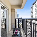 Apartment Bright Uptown Bliss - Free Parking, Walkable, Views Charlotte
