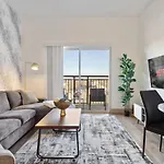 Cozy Charm - Spacious, Parking, Balcony, Gym Apartment *
