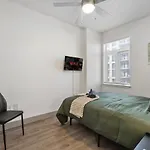 Apartment Bright Uptown Bliss - Free Parking, Walkable, Views *