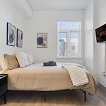 Apartment Bright Uptown Bliss - Free Parking, Walkable, Views Charlotte