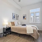 Apartment Bright Uptown Bliss - Free Parking, Walkable, Views *