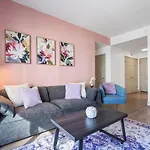 Bright Uptown Bliss - Free Parking, Walkable, Views