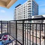 Bright Uptown Bliss - Free Parking, Walkable, Views *