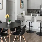 Carolina Blue - Stunning Views, Free Parking And Wifi * Charlotte