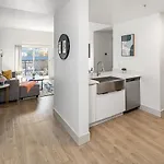 Carolina Blue - Stunning Views, Free Parking And Wifi Apartment *