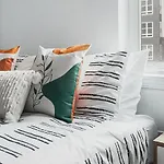 Apartment Urban Retreat - Free Parking, Wifi, Walk To Stadium *