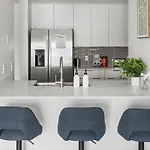 Urban Retreat - Free Parking, Wifi, Walk To Stadium