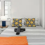 Apartment Urban Retreat - Free Parking, Wifi, Walk To Stadium *
