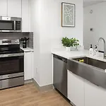 Urban Retreat - Free Parking, Wifi, Walk To Stadium Apartment Charlotte