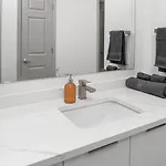 Apartment Urban Retreat - Free Parking, Wifi, Walk To Stadium *