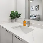 Urban Retreat - Free Parking, Wifi, Walk To Stadium *