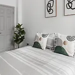Urban Retreat - Free Parking, Wifi, Walk To Stadium Charlotte