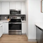 Apartment Urban Retreat - Free Parking, Wifi, Walk To Stadium