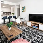 Urban Retreat - Free Parking, Wifi, Walk To Stadium * Charlotte
