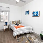 Apartment Urban Retreat - Free Parking, Wifi, Walk To Stadium