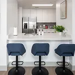 Urban Retreat - Free Parking, Wifi, Walk To Stadium Apartment Charlotte