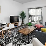 Urban Retreat - Free Parking, Wifi, Walk To Stadium * Charlotte