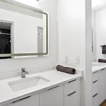 Midnight Marvel - Amazing Views, Free Parking Apartment Charlotte