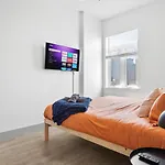 Midnight Marvel - Amazing Views, Free Parking Charlotte