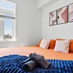Midnight Marvel - Amazing Views, Free Parking Apartment Charlotte