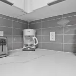 Midnight Marvel - Amazing Views, Free Parking Apartment *