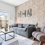 Midnight Marvel - Amazing Views, Free Parking Apartment Charlotte
