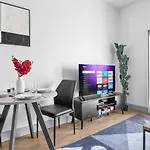 Midnight Marvel - Amazing Views, Free Parking * Charlotte
