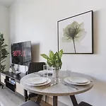 Uptown Luxury - Floor King Suite, Free Parking Charlotte